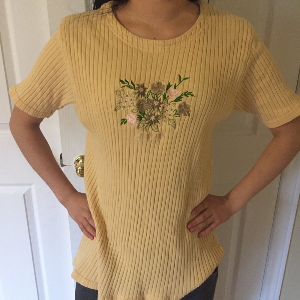 Ribbed yellow vintage shirt size large